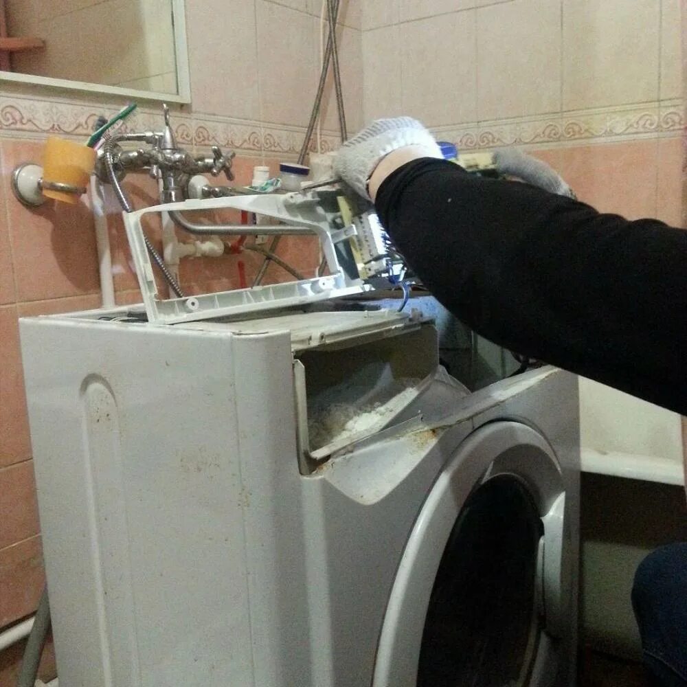 Ремонт стиральных машин на дому в районе. Мастер стиральных машин автомат. мастер по ремонту стиральных машинок. ремонтных мастерских для стиральных машинок. мастер по ремонту стиральных и посудомоечных машин.