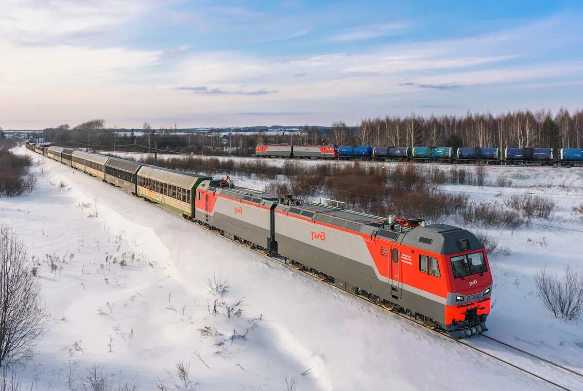 Электровоз с грузовым поездом 885. 2эс7 черный гранит. Электровоз 2эс7 чёрный гранит. Гранит Локомотив 2эс7. Электровоз 2эс7 Синара.