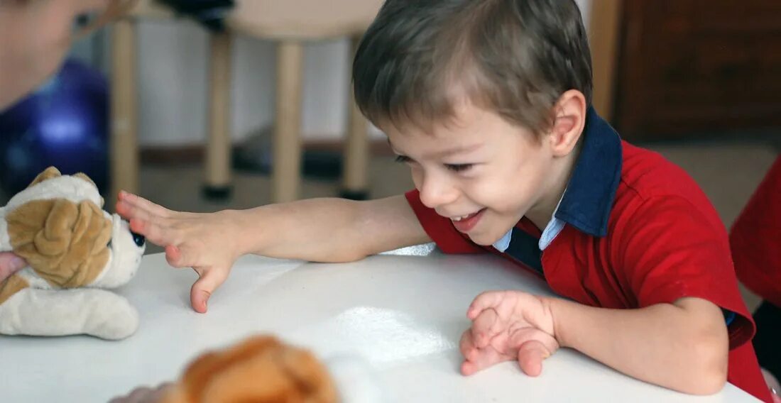 Влияние факторов на развитие ребенка. Психические и физические недостатки. Физические недостатки. Причины нарушений психического развития презентация. Умтсенное остлаые детиэ.