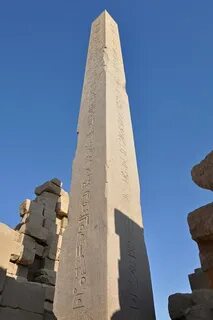 Обелиски статуи башни
