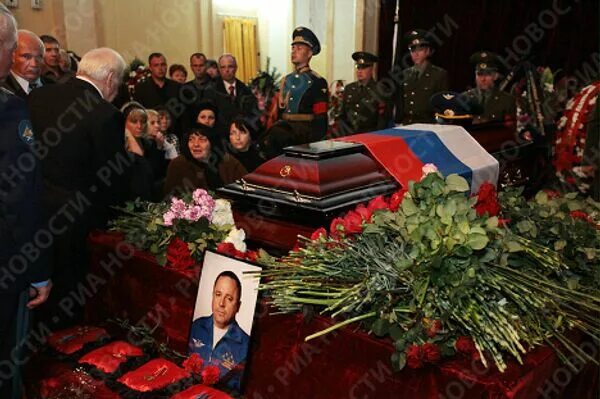 Гибель ткаченко витязи. Даниил евгеньевич собченко похороны. Сергей ткаченко soho rooms. Даниил собченко похороны. Похороны ткаченко.