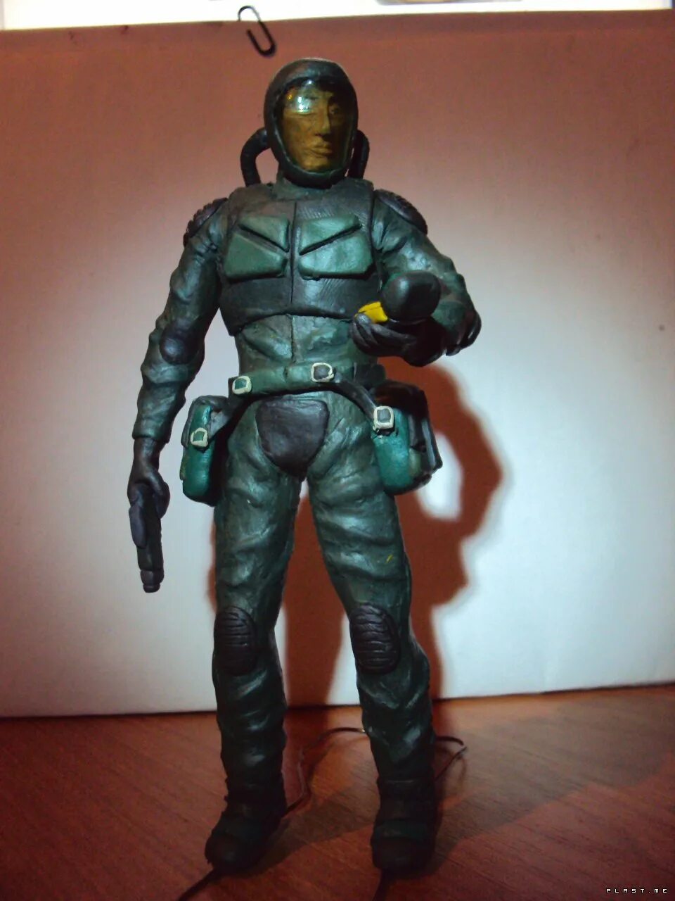 пластилиновые фигурки из игр. вылепить сталкера из пластилина. пластилиновый человек. фигурки из пластилина персонажи. видео лепка.