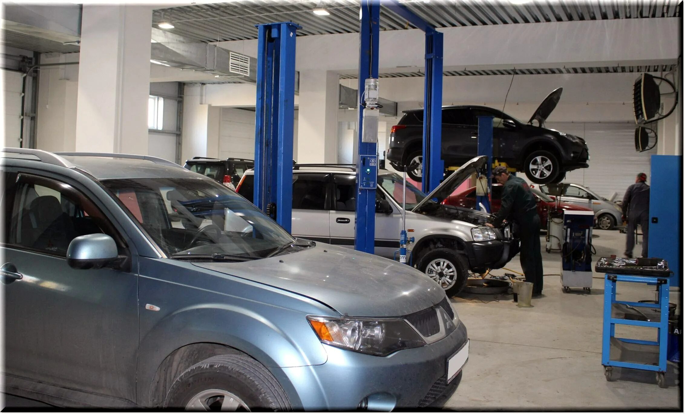 Авиаторов 8 красноярск. Автомастерские красноярска. Красноярский автосервис. Автосервис красноярск. Грунтовая 32с5 автомойка.