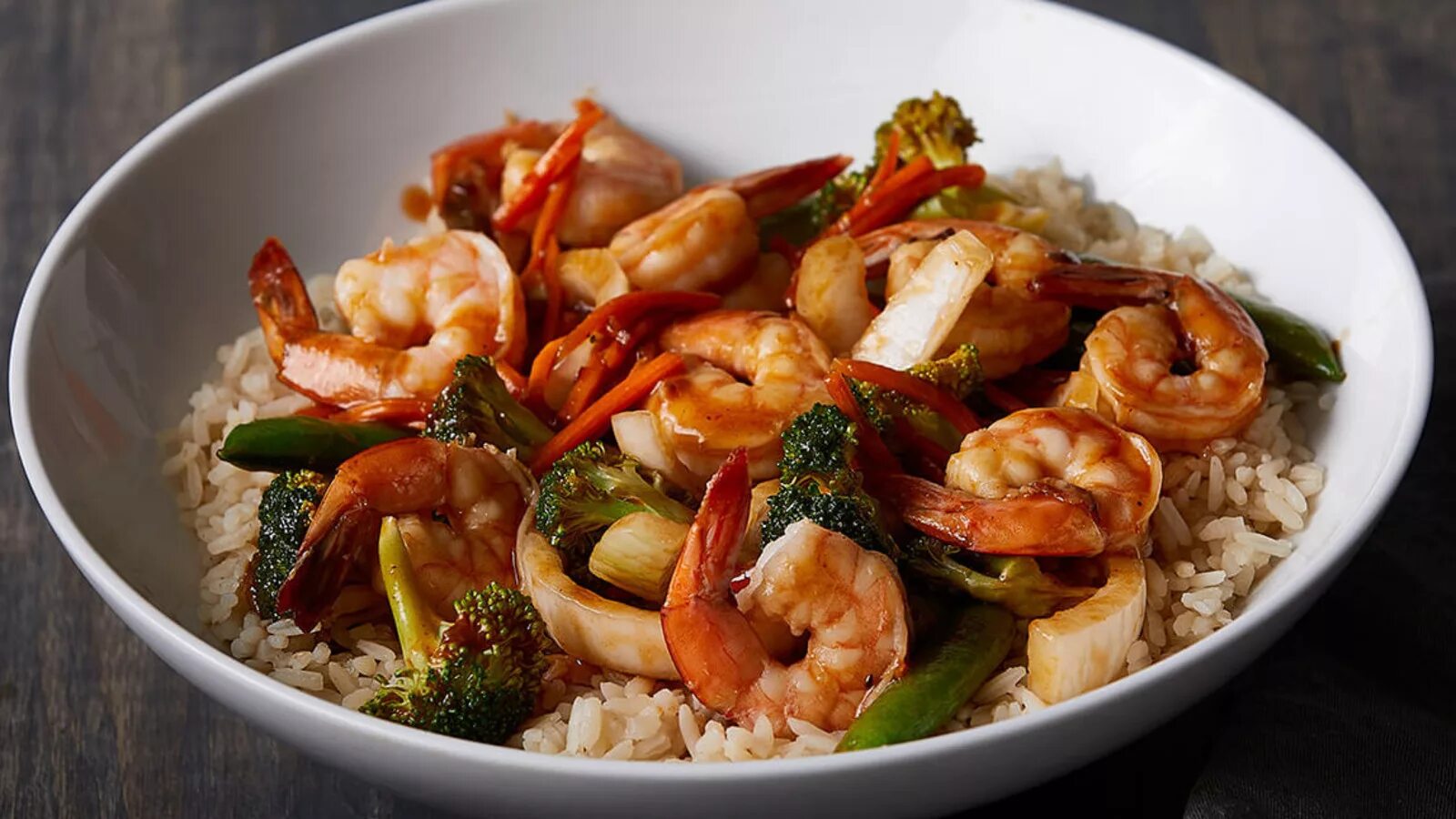 креветки по тайски. креветки по тайски. креветки по тайски. королевские креветки. жареные креветки тайланд.