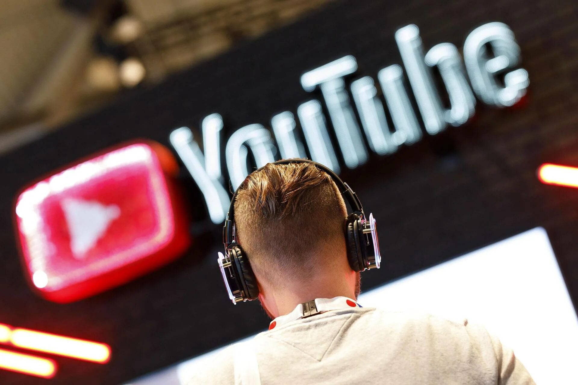 Youtube будет работать или нет. Фото для ютуба. youtuber. блоггеры 2025. сми ютубер.