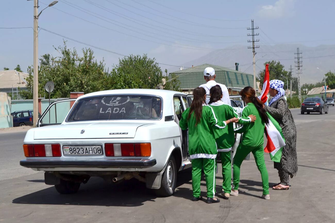Таджикистан город Вахдат. Празднование Вахдат. Пагөда Вахдат. Погода в Вахдат на 10. Погода вахдат 30