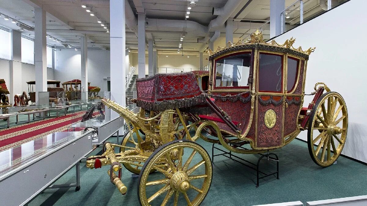 Эрмитаж реставрационно хранительский центр старая деревня. Эрмитаж старая деревня реставрационно-хранительский центр. старая деревня санкт-петербург эрмитаж. фондохранилище эрмитажа кареты. эрмитаж на старой деревне экскурсии.
