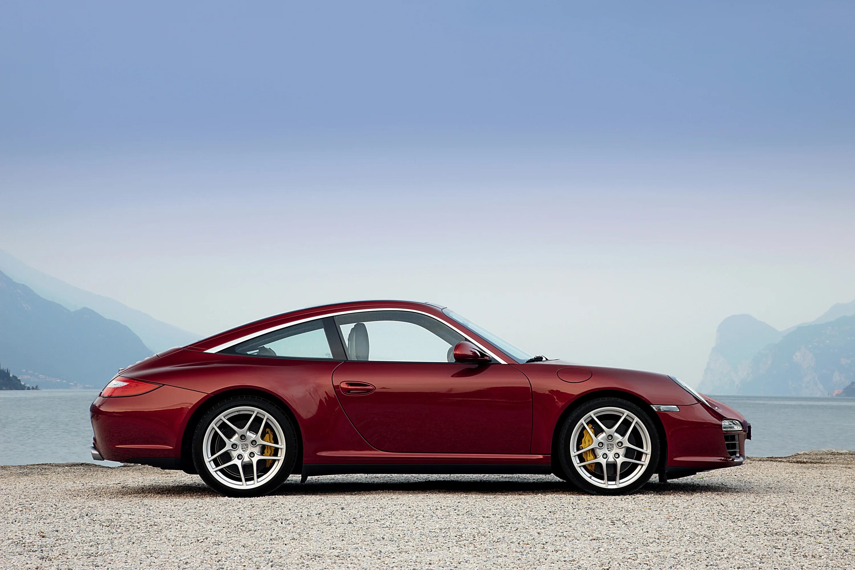 Порше сбоку. Порше 911 тарга. порше 997 тарга. порше 911 6 (997). porsche 911 997 targa.