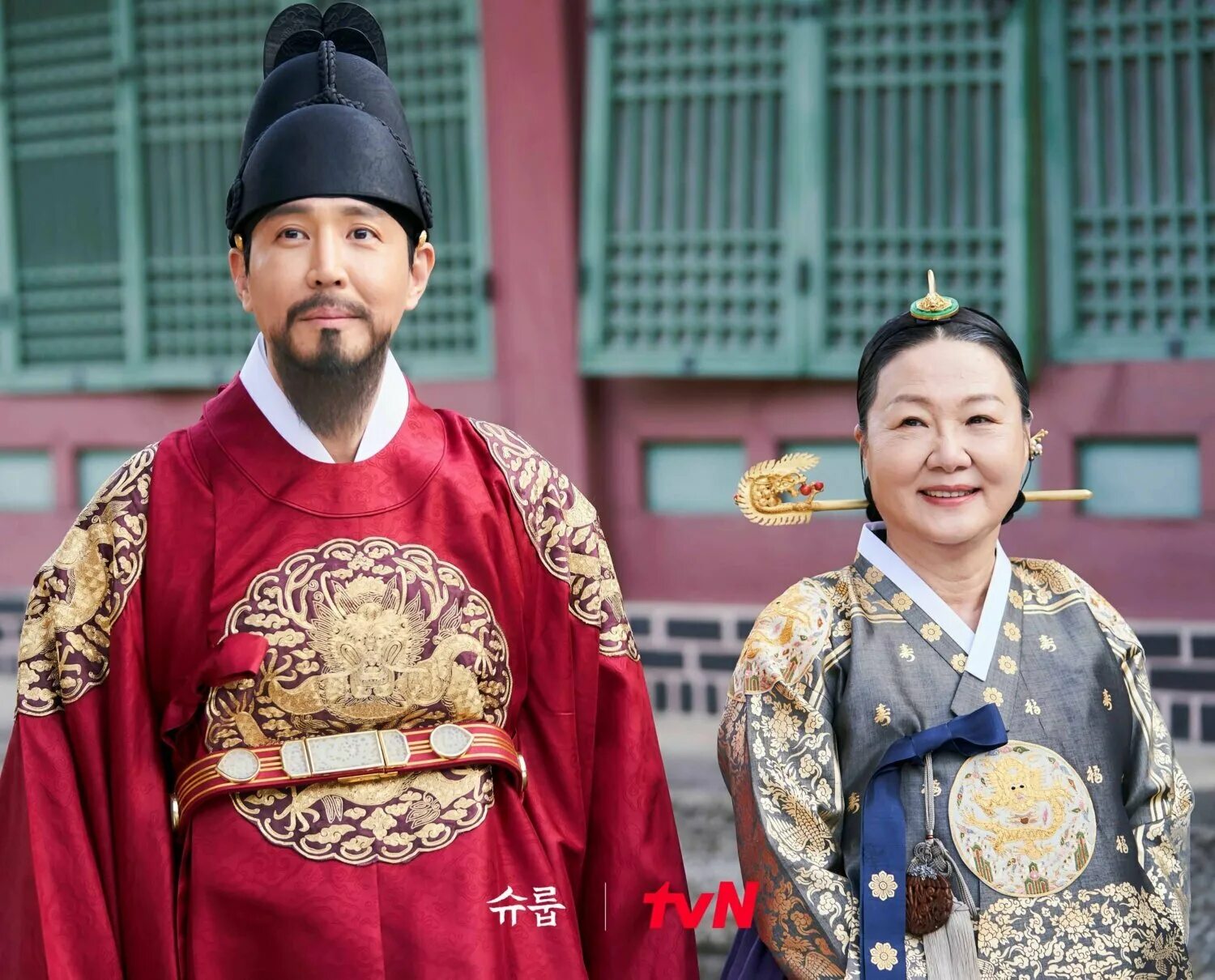 зонтик королевы дорама. королева юн дорама зонты королевы. зонтик королевы 2022. корейцы. дорама зонтик королевы кадры.