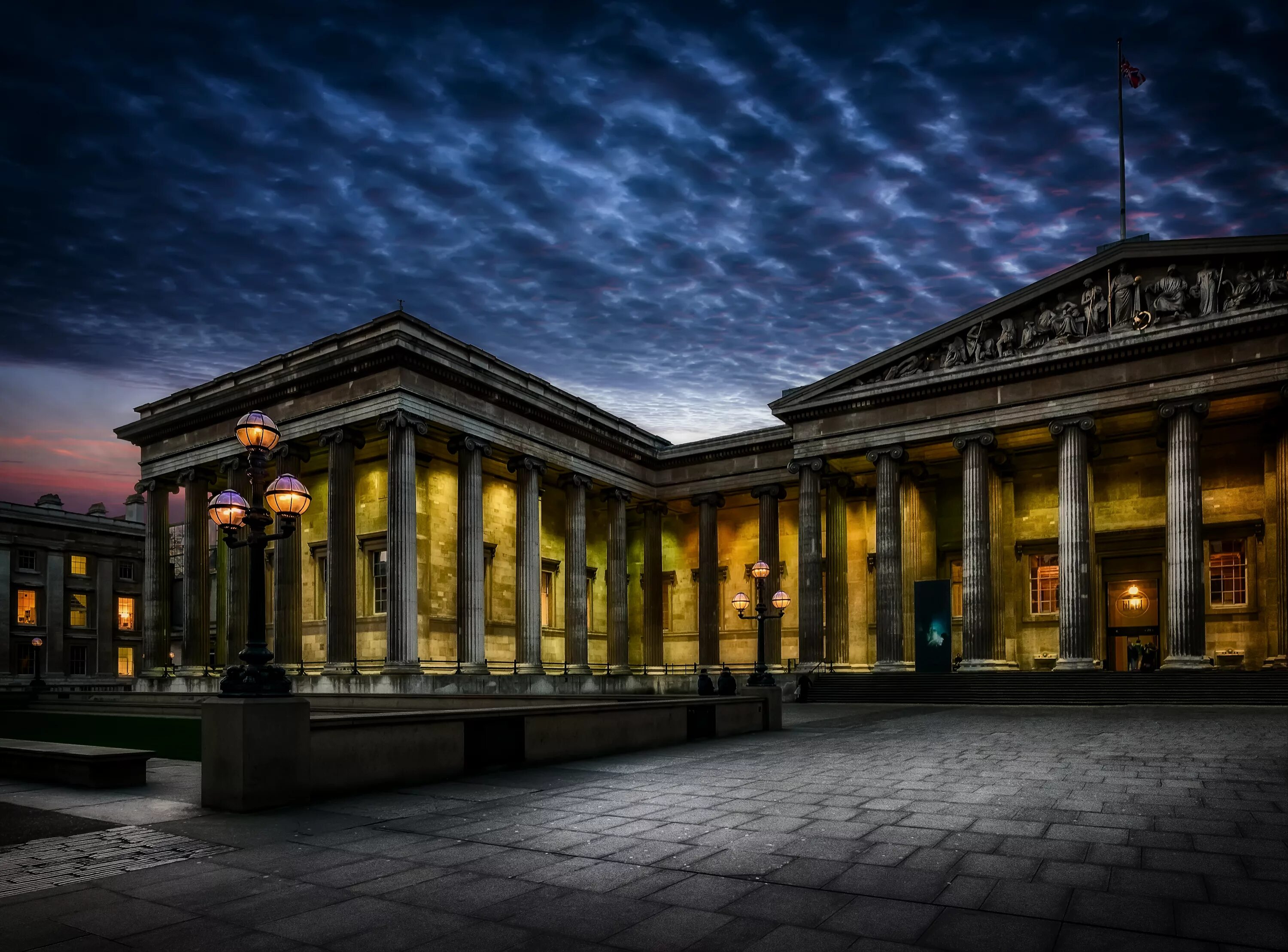 Британский музей the great court. Британский музей лондон 1823. Британский музей в лондоне. Про британский музей. Британский музей (british museum) 'rcgjyfna.