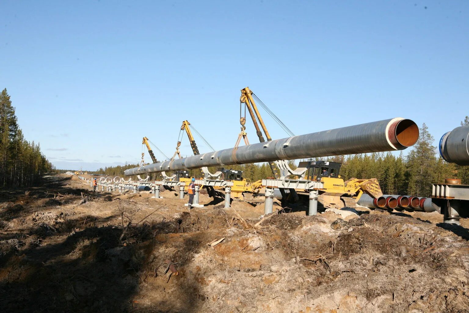 Напорный нефтепровод. Надземная прокладка трубопроводов. Пт промысловый трубопровод. Надземный магистральный газопровод. Дегазационные трубы для шахт.