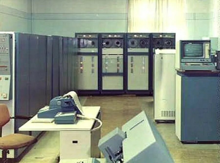 Третье поколение ЭВМ ЕС. IBM 3 поколение. ЕС-1022 ЭВМ третьего поколения. Вычислительная машина ЕС-1022.