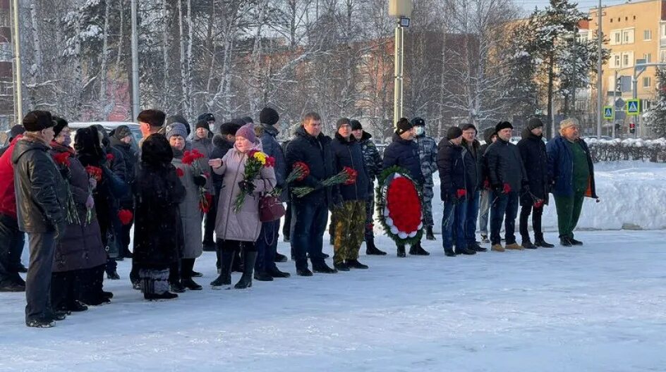 В Моздоке почтили память о погибших. Сургут сегодня фото люди в декабре. Маслеева 11 декабря. 11 декабря 20 лет