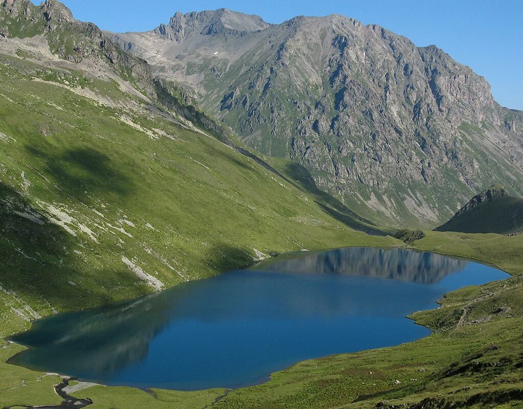 Озеро двухюрточное. Под горою два озера. Под горою два озера. Оз лунтхусаптур. Рассел (гора, аляска).