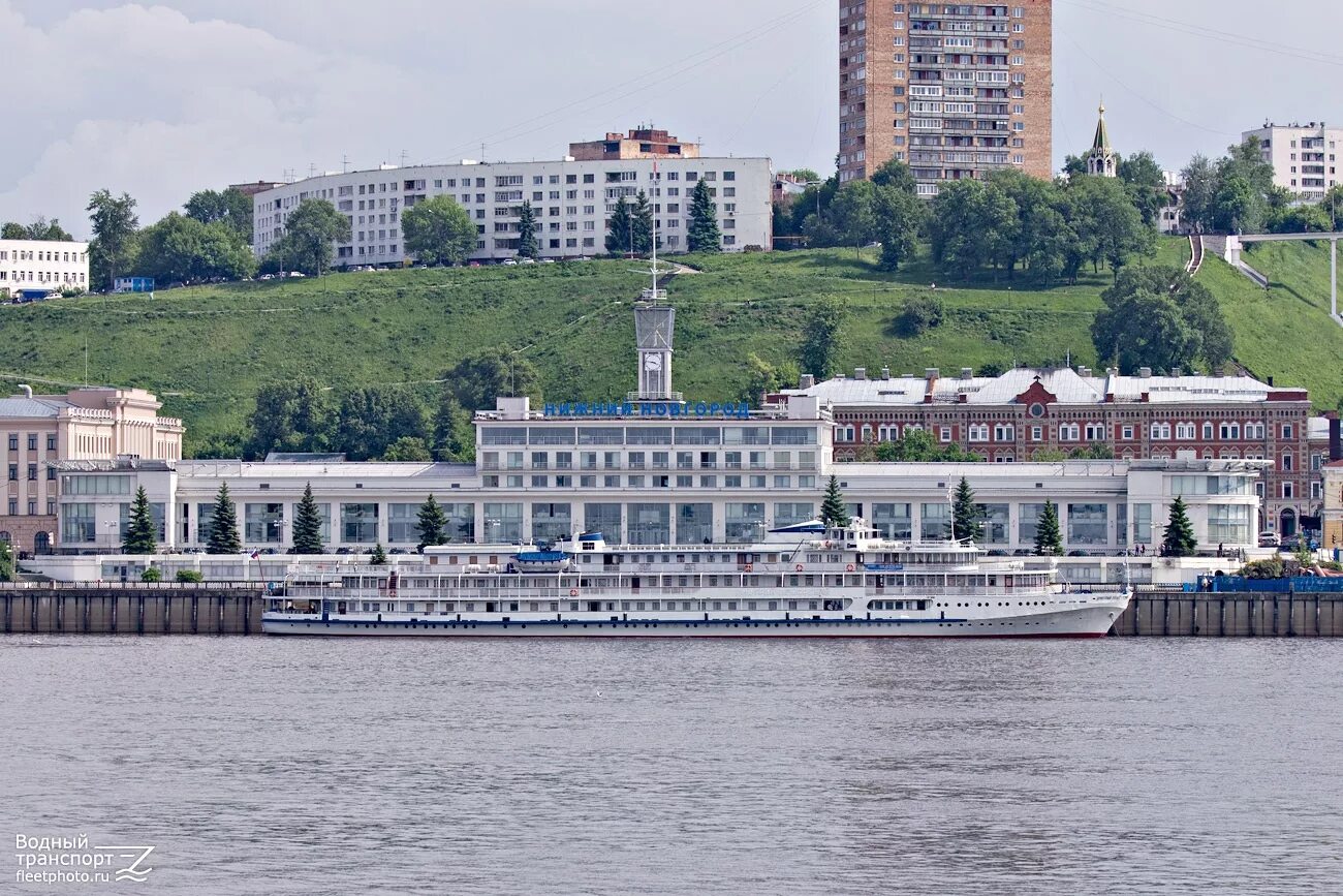 Ж/д вокзал нижний новгород. Московский вокзал нижний новгород. Нижегородский московский вокзал. Судоходство нижний новгород. Речной вокзал на нижневолжской набережной.