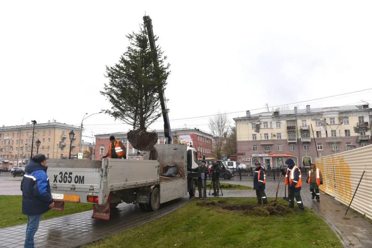 28 октября барнаул. Площадь октября барнаул 2020. Музей на пл октября барнаул видеорепортаж. 28 октября барнаул. Новый дом площадь октября барнаул мем.