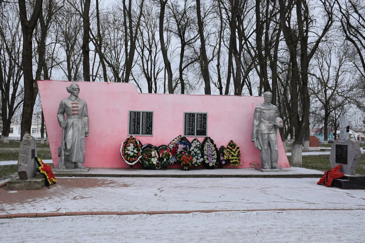 Вечный огонь станица Варениковская. Достопримечательности ст Варениковской. Варениковская Краснодарский край мемориал. Парк в станице Варениковской. Станицы варениковская крымского района краснодарского края