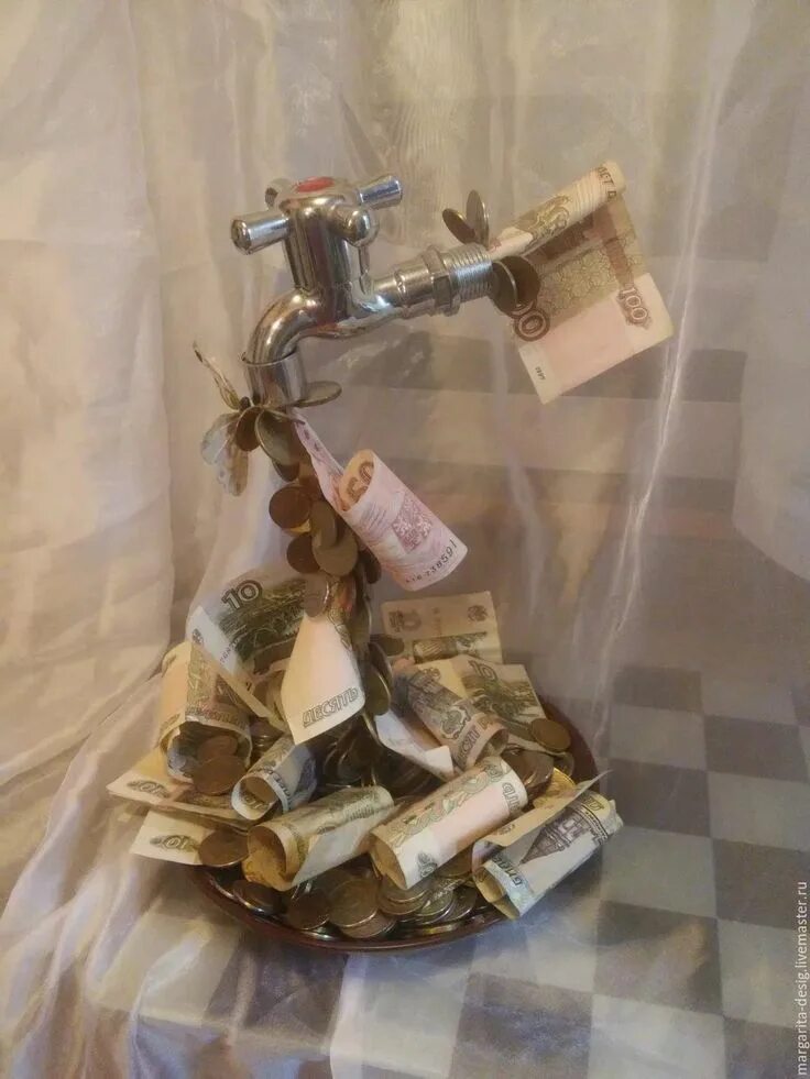 подарок мужчине из купюр. оригинальный подарок деньгами. оригинально подарить деньги. подарить деньги оригинально на 45 лет. деньги в подарок.