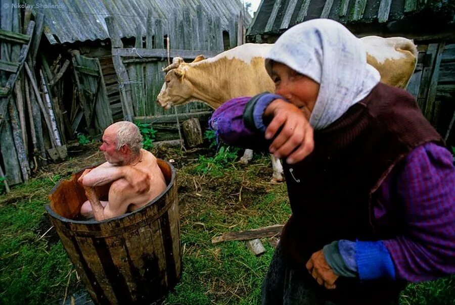 Прикольная жизнь в деревне. Приколы про сельскую жизнь. Хорошо в деревне жить. Жизнь в деревне приколы. Хорошо пойду посмотрю