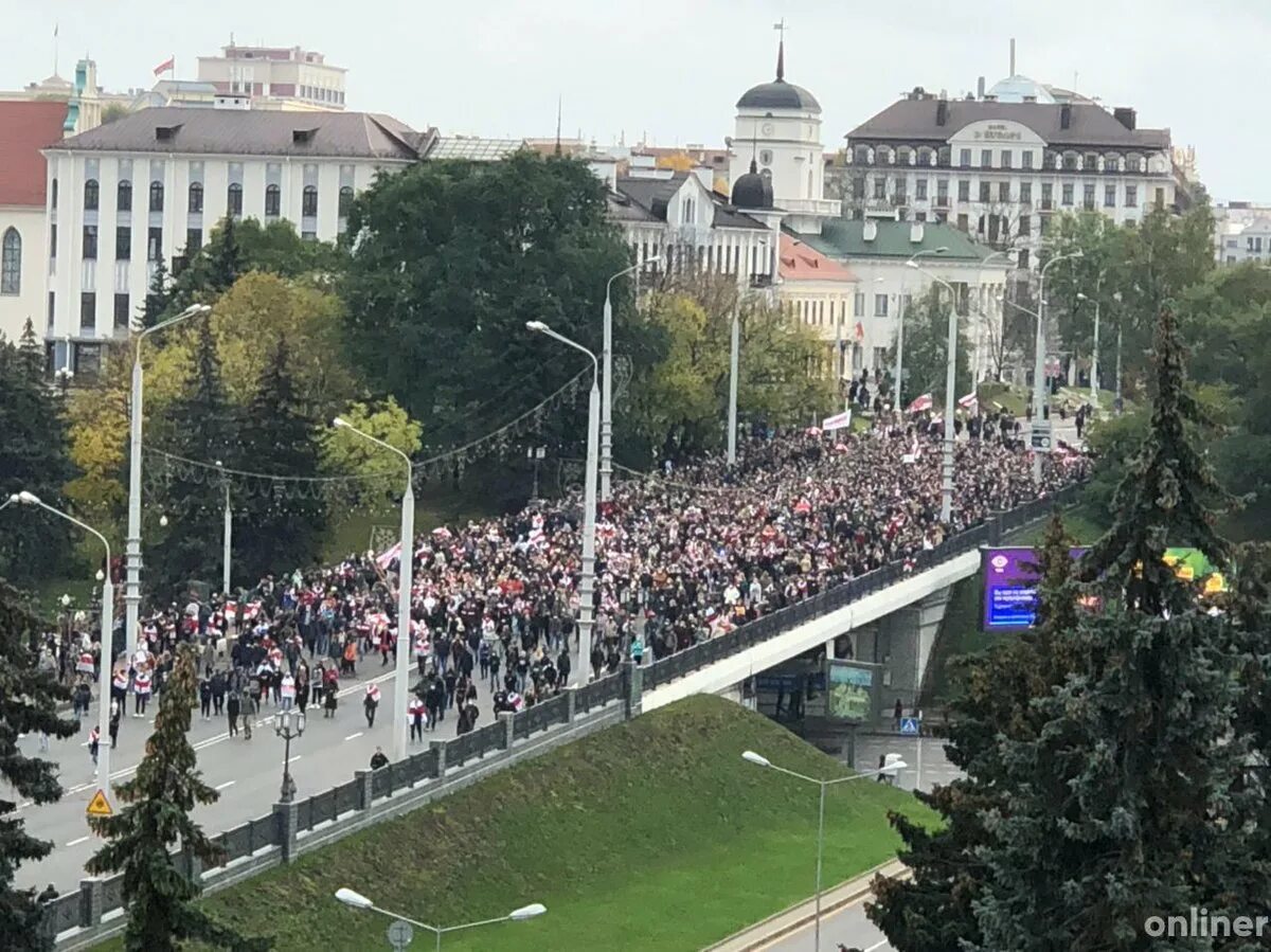 Почему сегодня в минске. Минск площадь Немига. Площадь свободы (Минск) сейчас. Мост Немига.