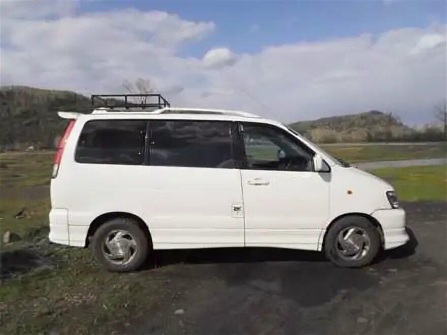 Toyota Town Ace Noah 1999. Toyota Noah 1999 года. SR 40 белый нрах тоннированый. Тойота Ноах 1999 вид с боку. Таун айс ноах 1999