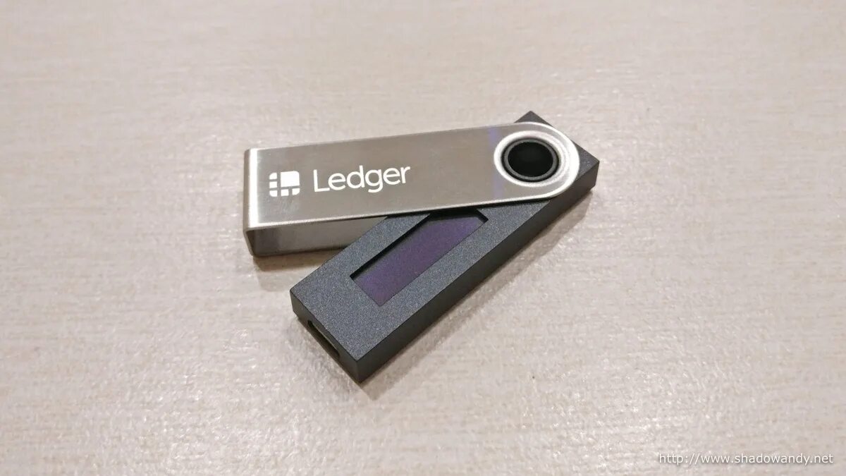 Ledger x купить. Холодный кошелек Ledger. Ledger Nano s 2023. Ledger кошелек разъем. Леджер х кошелек.