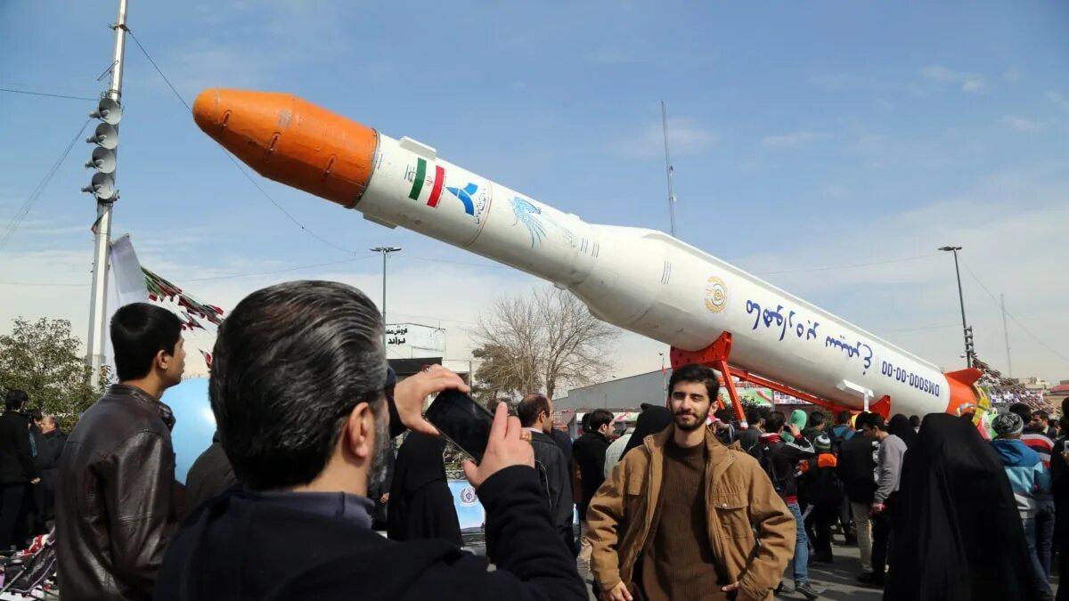 Emad missile. Поставки ракет из ирана. Баллистические ракеты ирана. Иран баллистические ракеты zolfaghar. Зульфикар ракета.
