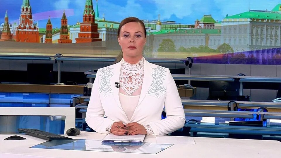 Программа время первый канал. Выпуск новостей 1 канал. 1 канал новости 12 августа. Ведущая новостей 1 канала 2022. Новости 1 канал.