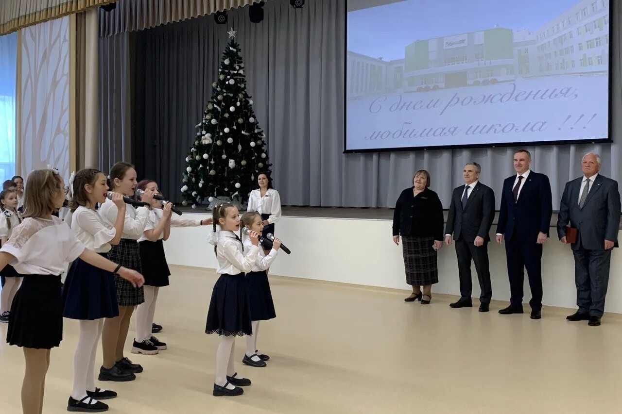 Идут ли дети в школу сегодня тюмень. Открытие школы. школа 56 тюмень. открытие школы 56. открытие школы тюмень.