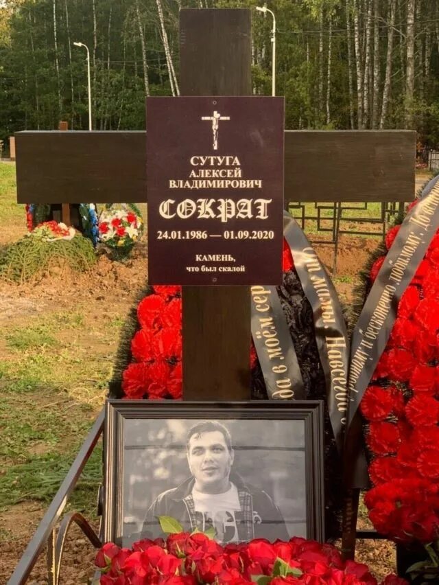 сергей печальнов могила. патриарх алексий ii похороны. где похоронили алексея. алексей балабанов похороны. отпевание патриарха алексия 2.