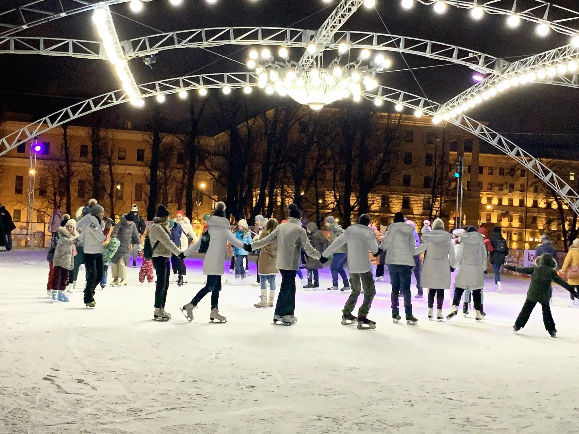 Московский городской каток. Каток в саду Эрмитаж. Jazz каток в саду Эрмитаж. Каток Эрмитаж в Москве. PROЛЁД каток в саду «Эрмитаж».