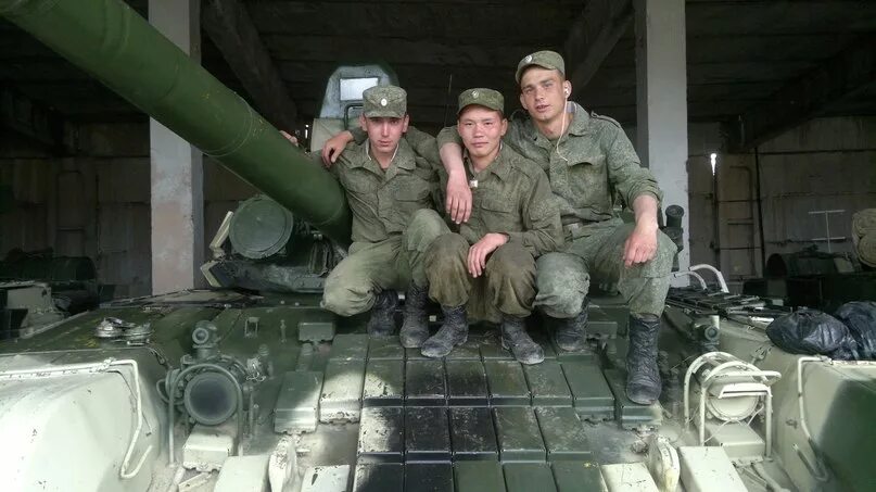 Российские танкисты песня. Три танкиста экипаж машины боевой. Танковые войска. Друзья танкисты.