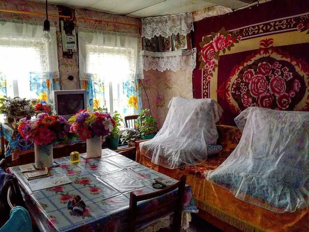 Дом бабушки в деревне. Интерьер бабушкиного дома в деревне. бабушкин деревенский дом. интерьер в деревне у бабушки. интретьер в деревне у бабушки.