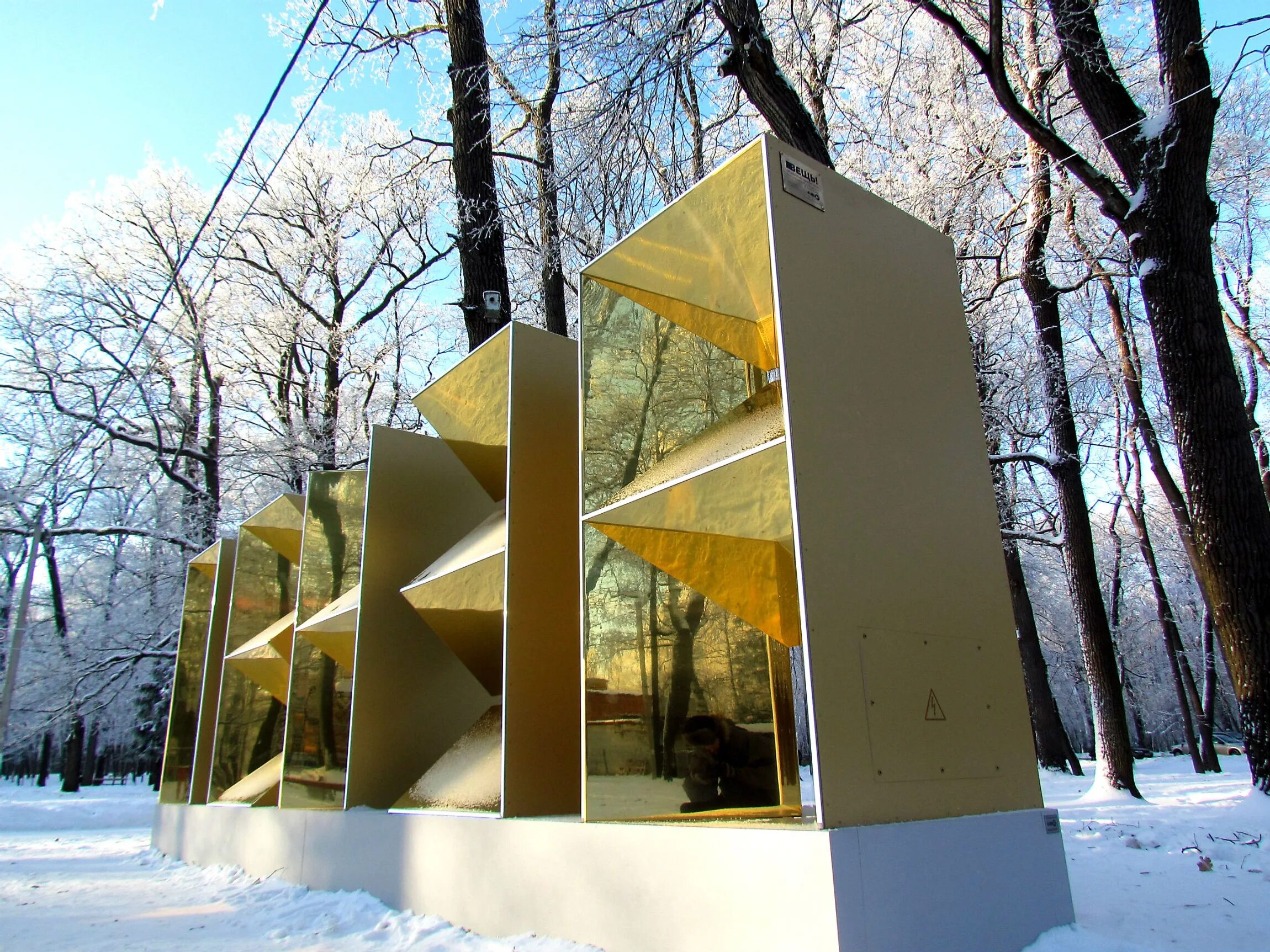 Бесконечная лестница в мюнхене. Вещь архитектура. Dave longaberger. Вещь архитектура. Арх луис кан лаборатории американского университета.