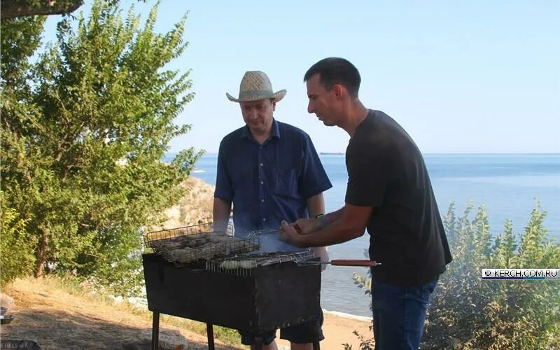 Шашлык керченский. Шашлык керченский. Бтс на шашлыках. Шашлык слопала. Шашлык керченский.