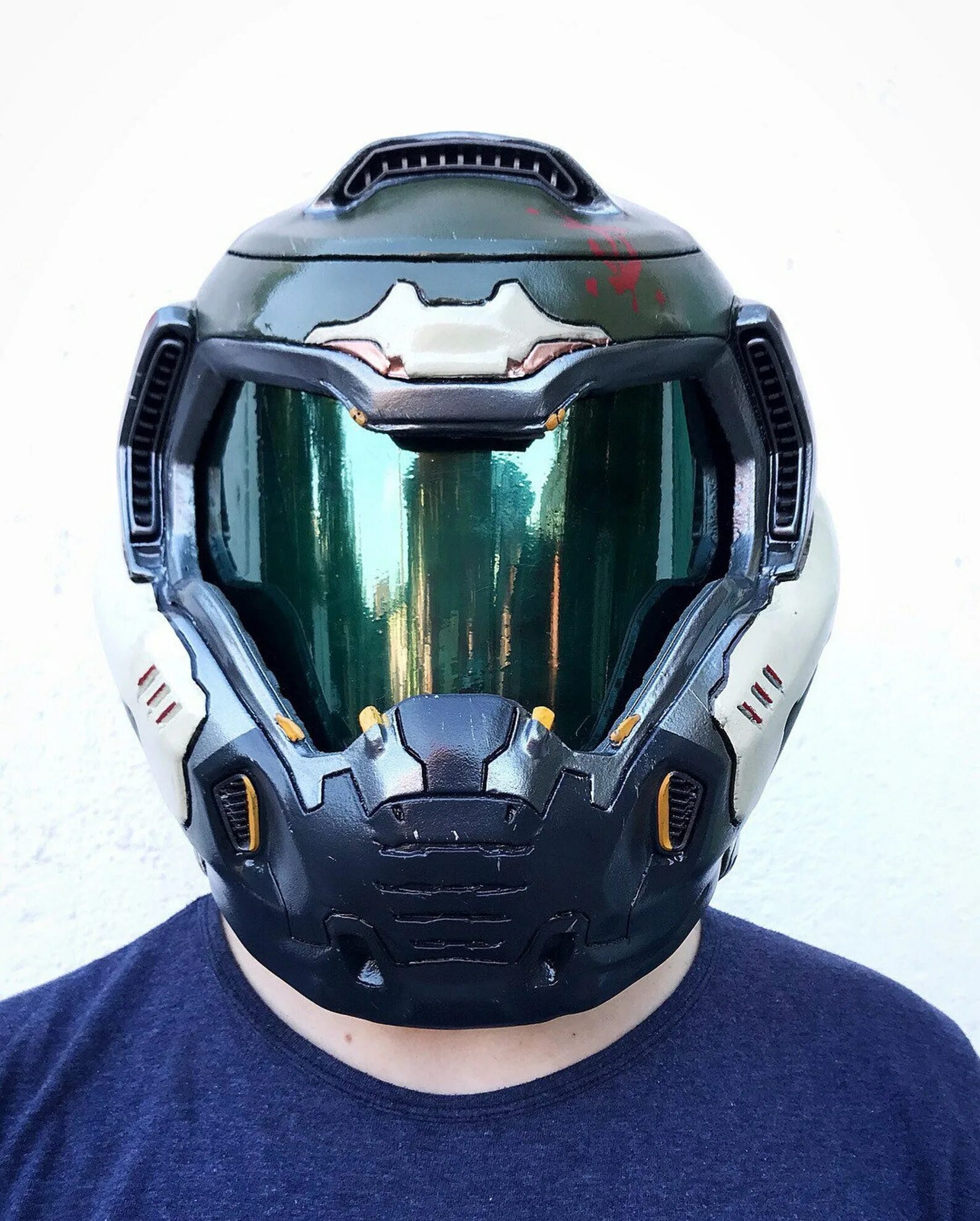 Маски doom. Шлем doomguy. мотошлем doom slayer. doom 2016 шлем. мотоциклетный шлем doom.
