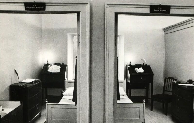 пушкинский лицей комната пушкина. комната пушкина и пущина в лицее. царскосельский лицей комната пушкина и пущина. комната пушкина и пущина в лицее. комната пущина.