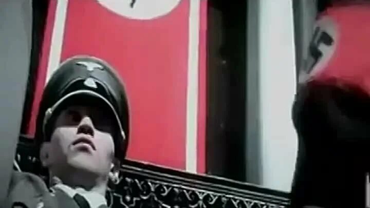 Полицейский анс цвай полицай. Форма полицейского инспектора дорожного регулирования. Айн цвай полицай как называется. Переименование улиц карикатура. Немецкая считалочка eins zwei polizei.