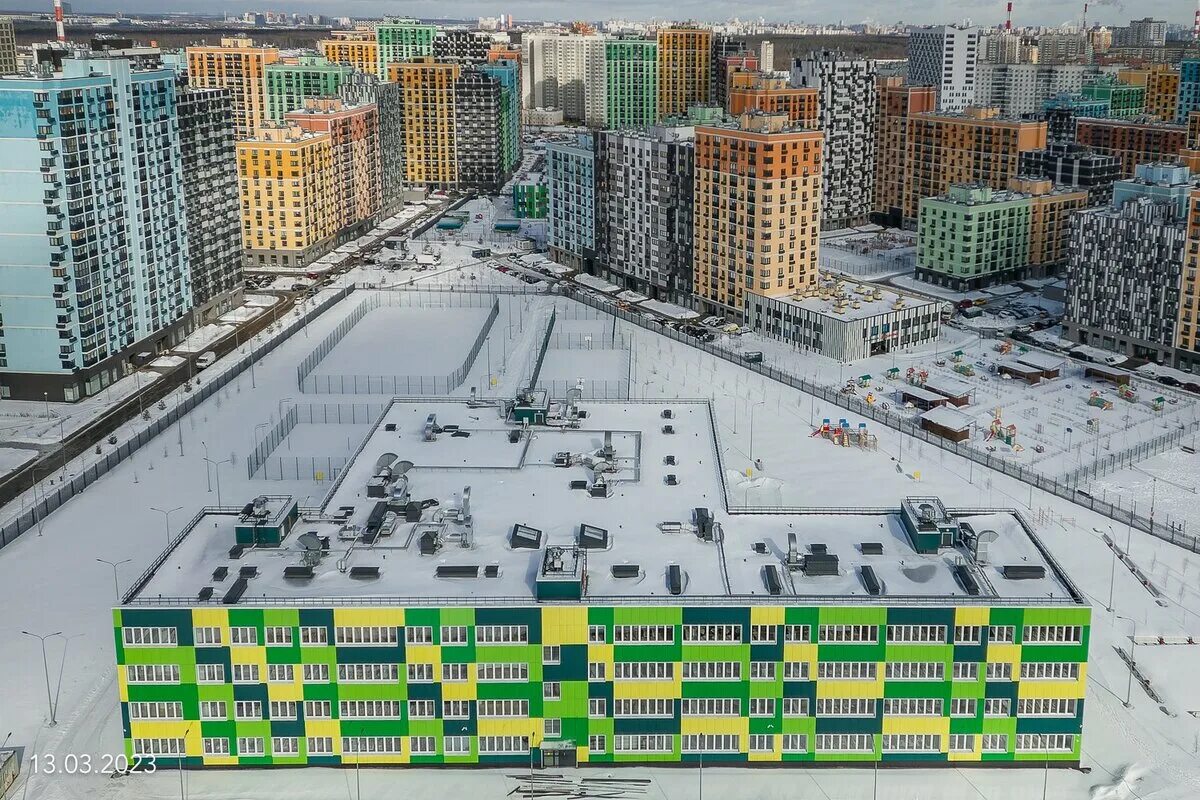 Квартира жк лучи солнцево. ЖК лучи-2 ЛСР. ЖК лучи. Улица производственная ЖК лучи. Школа ЖК лучи.