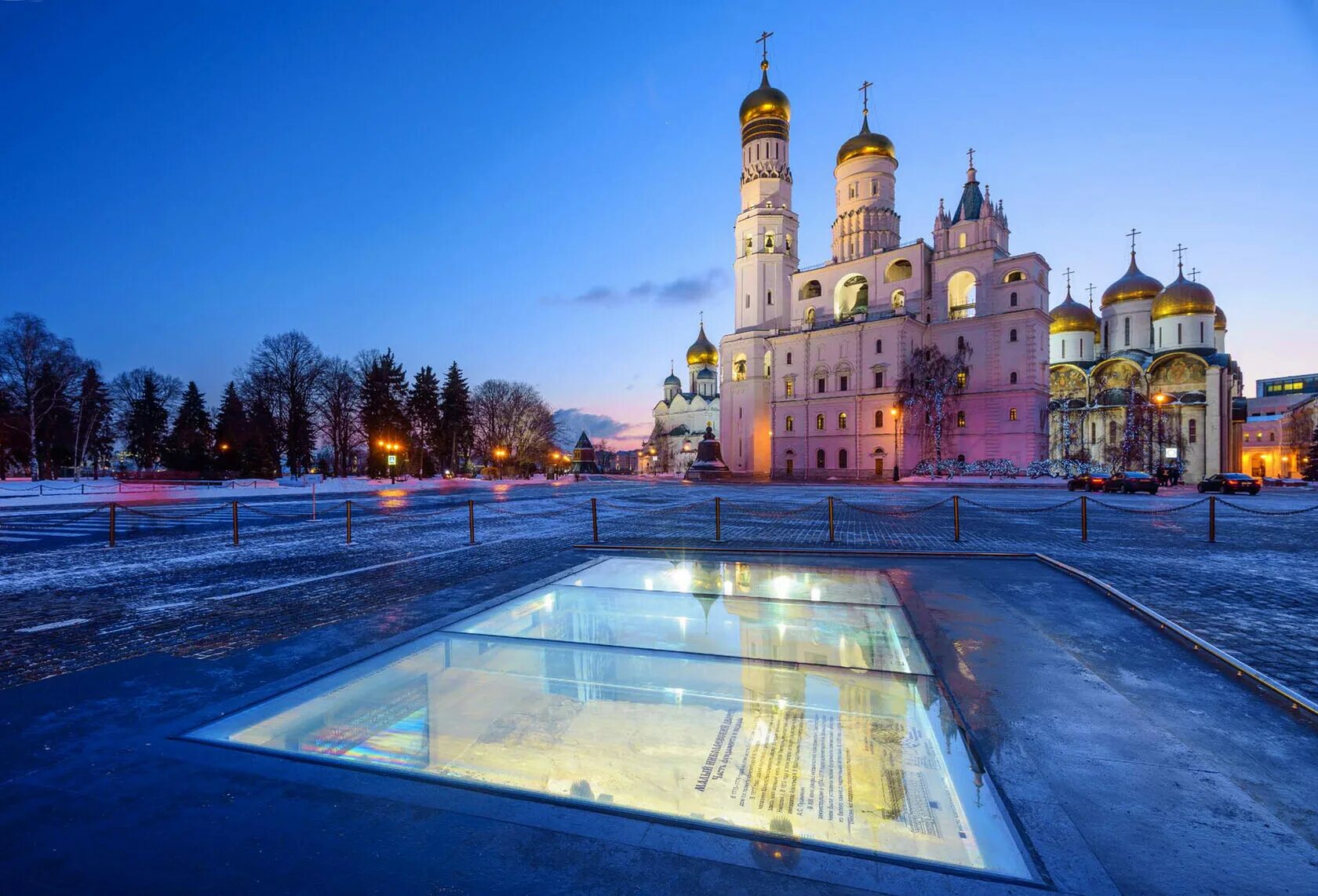 Московский кремль москва ивановская площадь фото. Ивановская площадь Московского Кремля. Ивановская площадь Московского Кремля археологические окна. Ивановская площадь Московского Кремля раскопки. Ивановская площадь площадь в Кремле Московский Кремль.