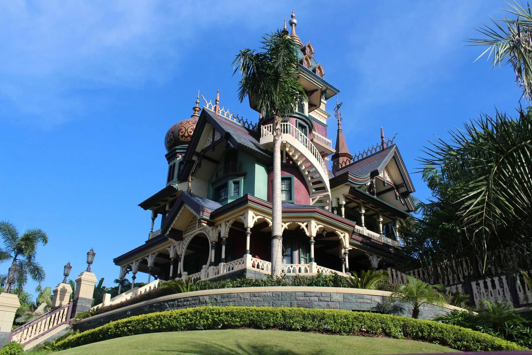 Mystic manor. Игра mystic manor. Manor lords. Mystic manor. Hong kong disneyland.