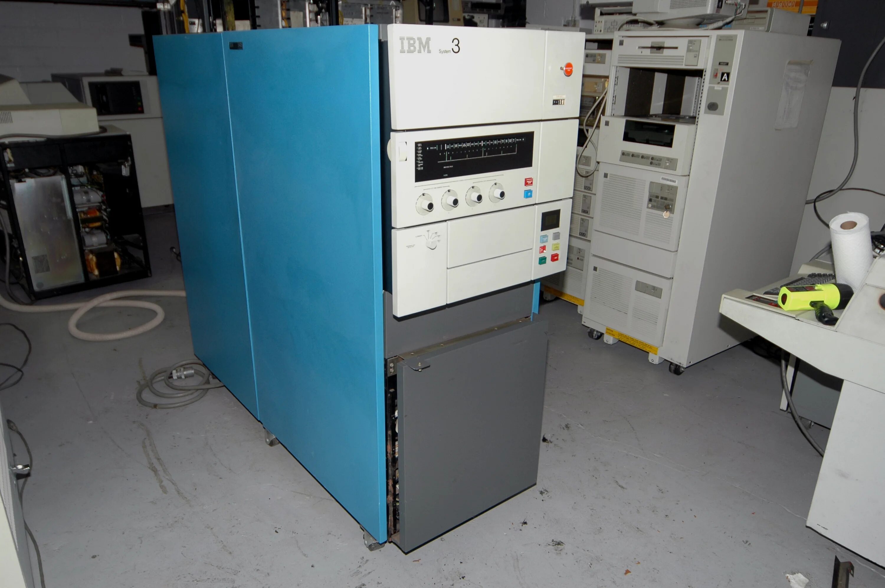 Жесткий диск IBM 3340. IBM 360 Front Panel. IBM 360 жесткий диск. IBM System 3. Ibm характеристики