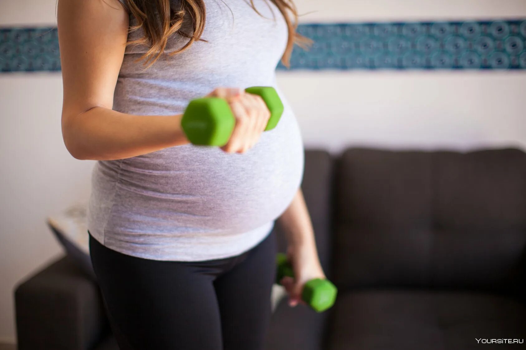 Беременные женщины. Занятия для беременных. Фитнес для беременных. Физическая нагрузка беременной.