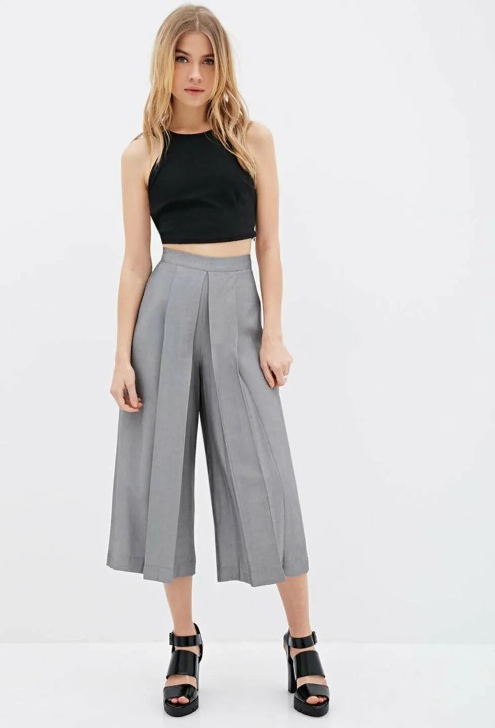 Брюки кюлоты vero moda зеленые. Брюки ниже колена. Широкие брюки ниже колена. Брюки палаццо кюлоты. Брюки кюлоты.