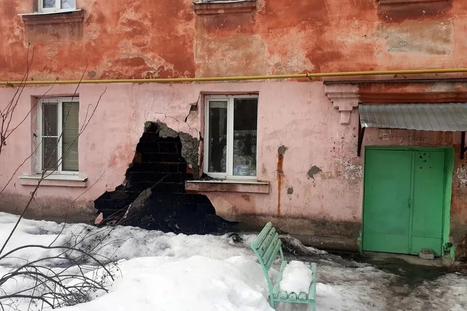 Здание в котором вы находитесь начинает разрушаться