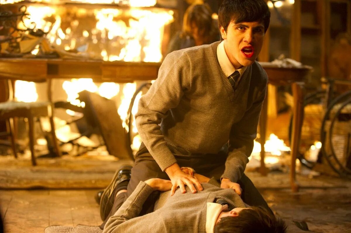 близнецы-убийцы фильм. близнецы убийцы. фильм близнецы 2010 франция. эдмунд энтин гари энтин. близнецы-убийцы фильм 2011.