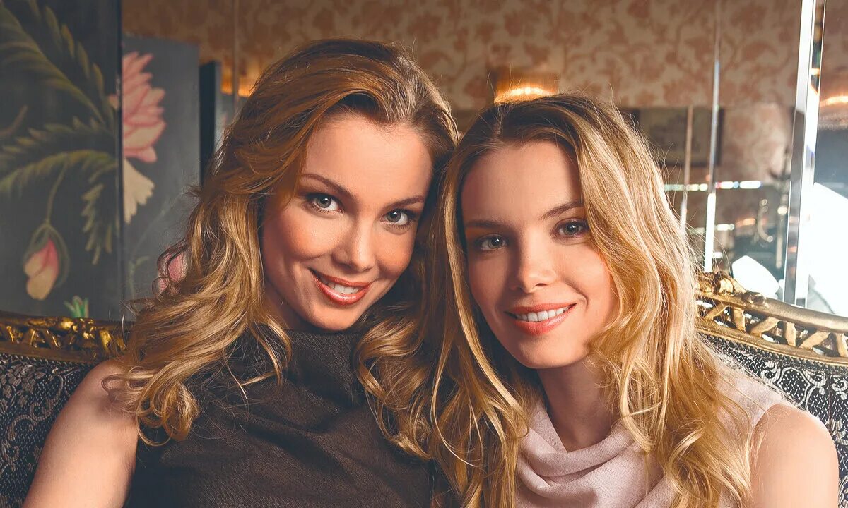 Tatiana and Olga Arntgolts (Татьяна и Ольга Арнтгольц).