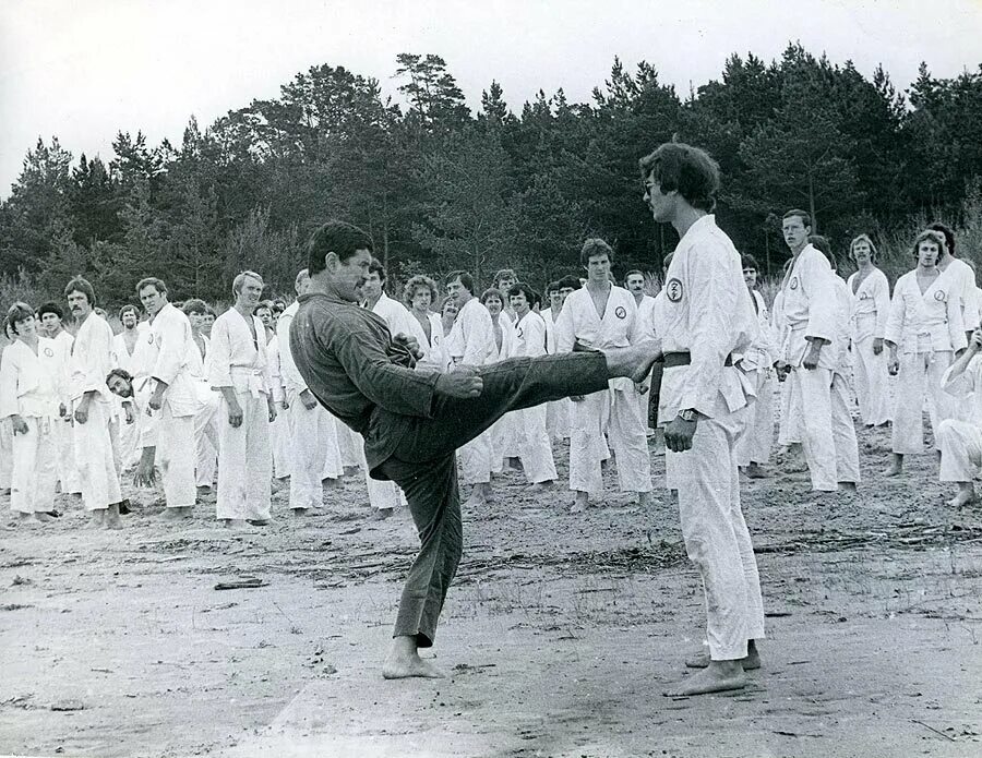 хирокадзу канадзава. каратисты ссср. советские боевые искусства. карате в советском союзе. тренировки советских каратистов.