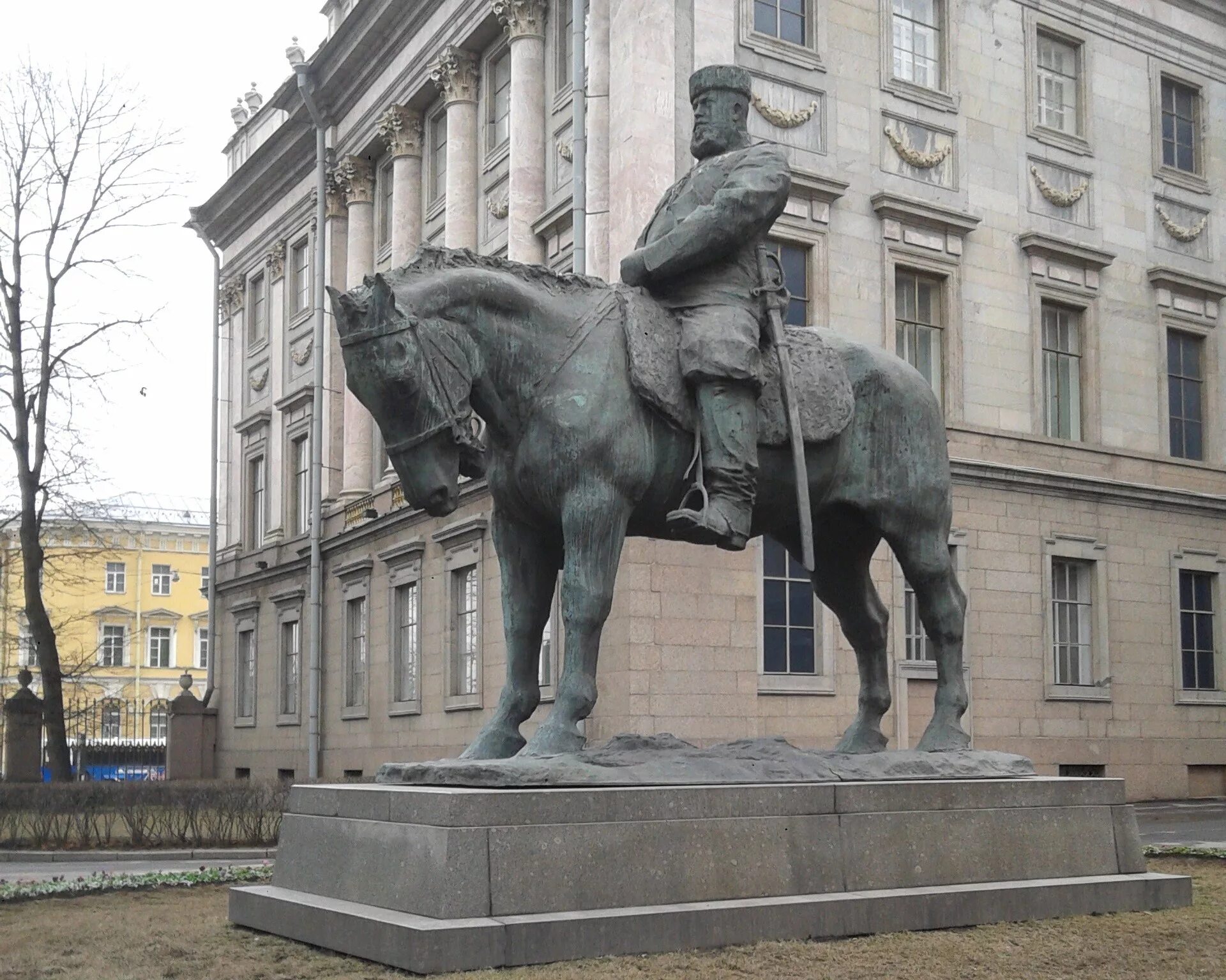 Трубецкой памятник александру. Памятник Александру 3 в Санкт-Петербурге. Памятник Александру 3 в Санкт-Петербурге Трубецкой. Мраморный дворец Санкт-Петербург памятник Александру 3. Трубецкой скульптор памятник Александру 3.