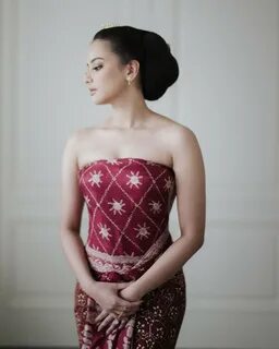 9 Kebaya dan Makeup Siraman Amanda Khairunnisa, Anggun Maksimal.